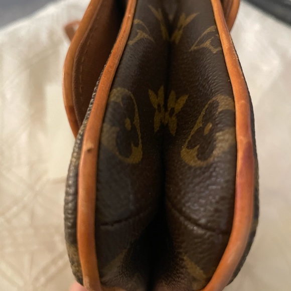 $1600 vintage Louis Vuitton Marelle bag. - Picture 10 of 10